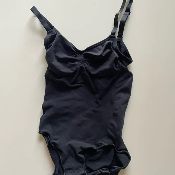 SKIMS NEW Black Sculpting Bodysuit!! - Picture 7 of 16